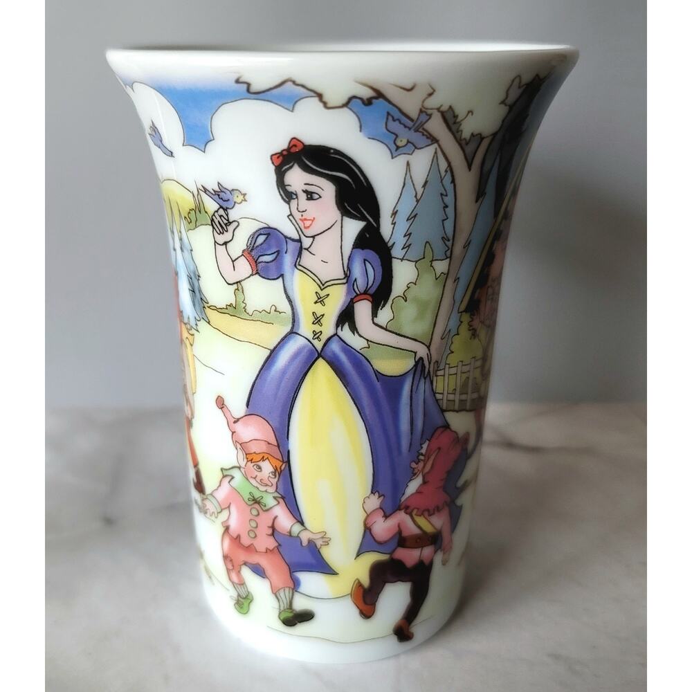 Snow White & the Seven Dwarfs Tall Coffee Mug Designed in England by Paul Cardew